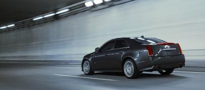 Cadillac CTS-V (2011) - picture 7 of 12