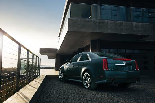 Cadillac CTS-V (2011) - picture 9 of 12