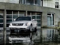 Cadillac DTS (2011) - picture 2 of 3