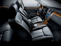 Cadillac DTS (2011) - picture 3 of 3