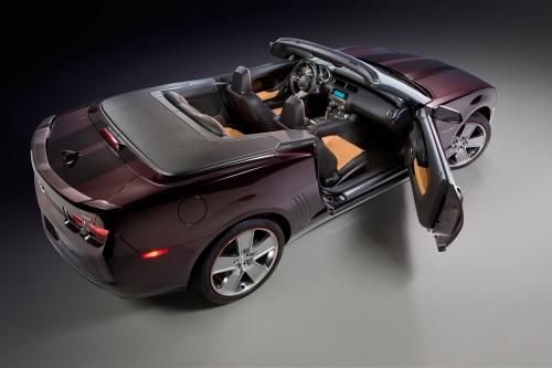 Chevrolet Camaro Convertible Neiman Marcus edition (2011) - picture 1 of 2