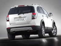 Chevrolet Captiva (2011) - picture 2 of 2