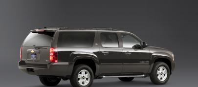 Chevrolet Suburban (2011) - picture 4 of 6