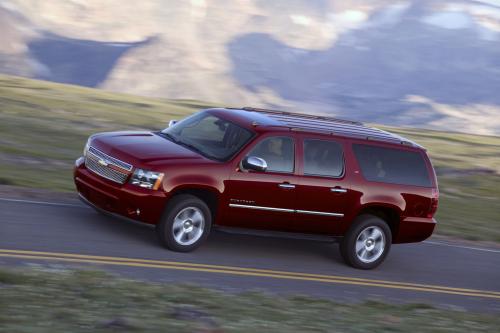Chevrolet Suburban (2011) - picture 1 of 6