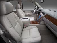 Chevrolet Suburban (2011) - picture 2 of 6