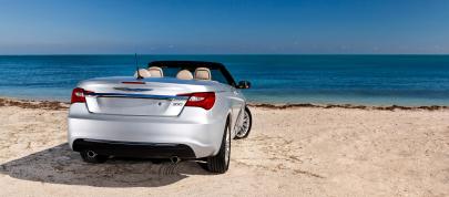 Chrysler 200 Convertible (2011) - picture 20 of 27