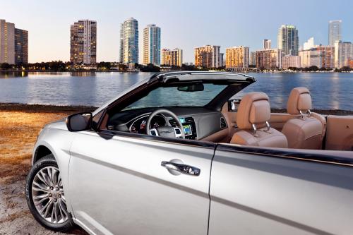 Chrysler 200 Convertible (2011) - picture 8 of 27