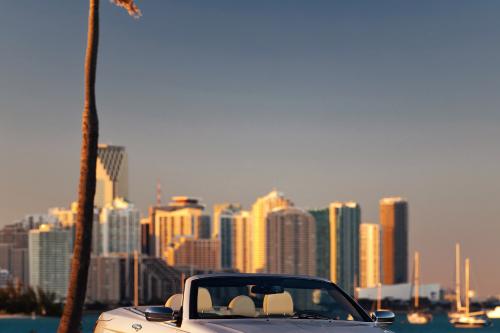 Chrysler 200 Convertible (2011) - picture 9 of 27