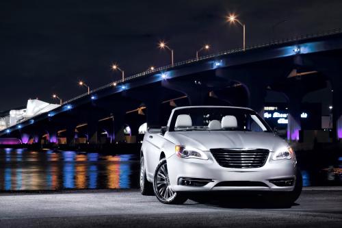 Chrysler 200 Convertible (2011) - picture 16 of 27