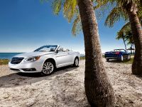 Chrysler 200 Convertible (2011) - picture 3 of 27
