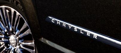 Chrysler Town and Country (2011) - picture 4 of 5