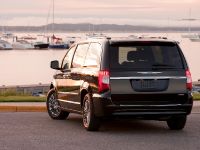 2011 Chrysler Town and Country, 2 of 5