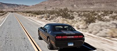 Dodge Challenger RT (2011) - picture 7 of 19