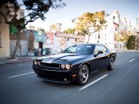 Dodge Challenger RT (2011) - picture 11 of 19