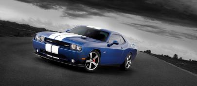 Dodge Challenger SRT8 392 (2011) - picture 7 of 13