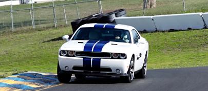 Dodge Challenger SRT8 (2011) - picture 4 of 11