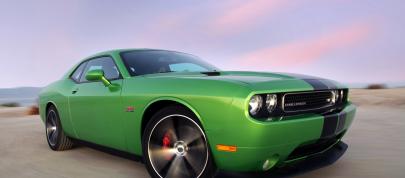 Dodge Challenger SRT8 (2011) - picture 7 of 11