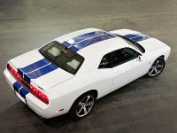 Dodge Challenger SRT8 (2011) - picture 6 of 11