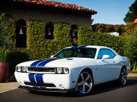 Dodge Challenger SRT8 (2011) - picture 8 of 11