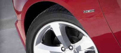 Dodge Charger (2011) - picture 4 of 8
