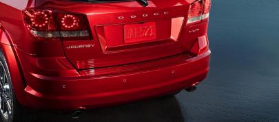 Dodge Journey (2011) - picture 7 of 11