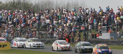 Dunlop BTCC Donington Park Round 2 (2011) - picture 4 of 4