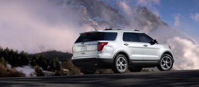 Ford Explorer (2011) - picture 4 of 33