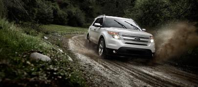 Ford Explorer (2011) - picture 15 of 33