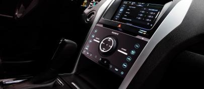 Ford Explorer (2011) - picture 23 of 33