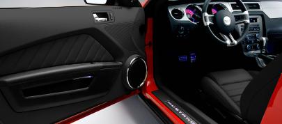 Ford Mustang GT (2011) - picture 12 of 15