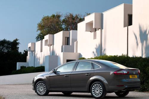 Ford Mondeo (2011) - picture 16 of 35
