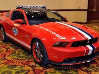 Ford Mustang GT Official Pace Car (2011) - picture 2 of 3