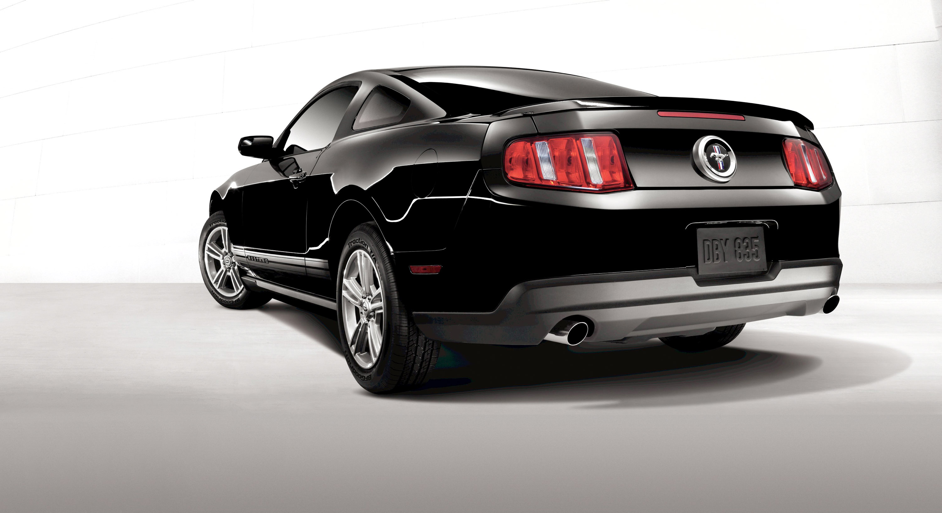 Ford Mustang V-6