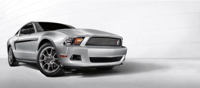 Ford Mustang V-6 (2011) - picture 12 of 19
