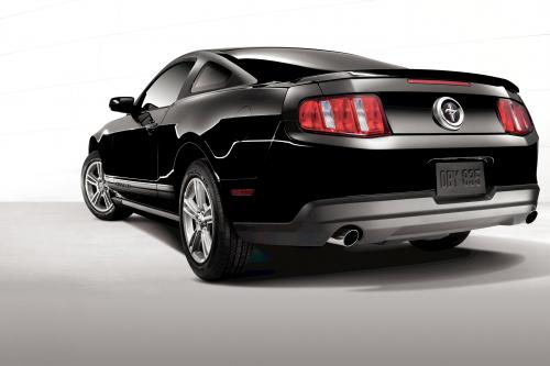 Ford Mustang V-6 (2011) - picture 16 of 19