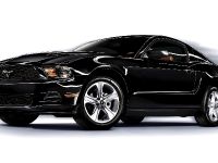 Ford Mustang V-6 (2011) - picture 1 of 19