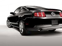 Ford Mustang V-6 (2011) - picture 2 of 19
