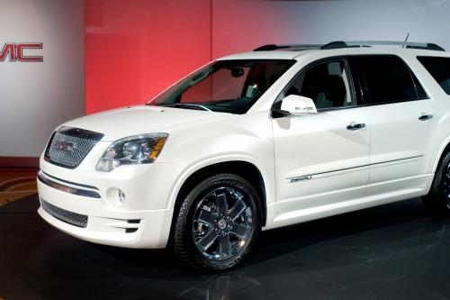 GMC Acadia Denali (2011) - picture 1 of 6