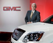 GMC Acadia Denali (2011) - picture 2 of 6