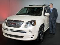GMC Acadia Denali (2011) - picture 3 of 6