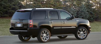 GMC Yukon Denali Hybrid (2011) - picture 7 of 8