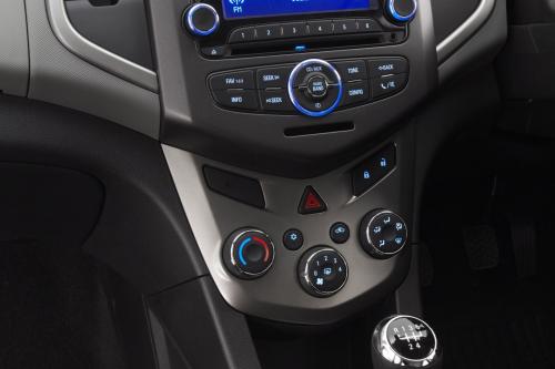 Holden Barina (2011) - picture 8 of 14