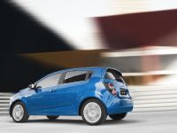 Holden Barina (2011) - picture 5 of 14
