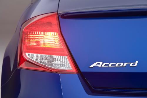 Honda Accord EX-L V6 Coupe (2011) - picture 9 of 11