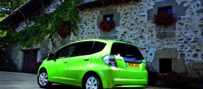 Honda Jazz Hybrid (2011) - picture 4 of 8