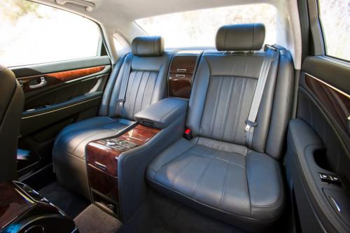 Hyundai Equus (2011) - picture 8 of 22