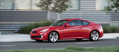 Hyundai Genesis Coupe 3.8 R-Spec (2011) - picture 4 of 14