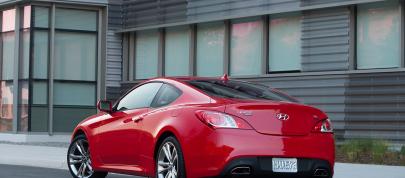 Hyundai Genesis Coupe 3.8 R-Spec (2011) - picture 7 of 14