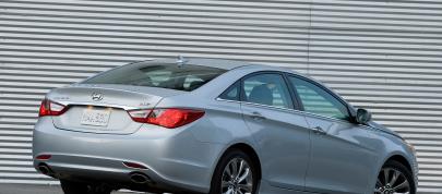 Hyundai Sonata 2.0T (2011) - picture 7 of 11