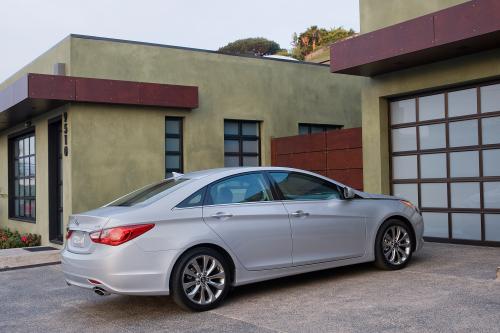 Hyundai Sonata 2.0T (2011) - picture 8 of 11